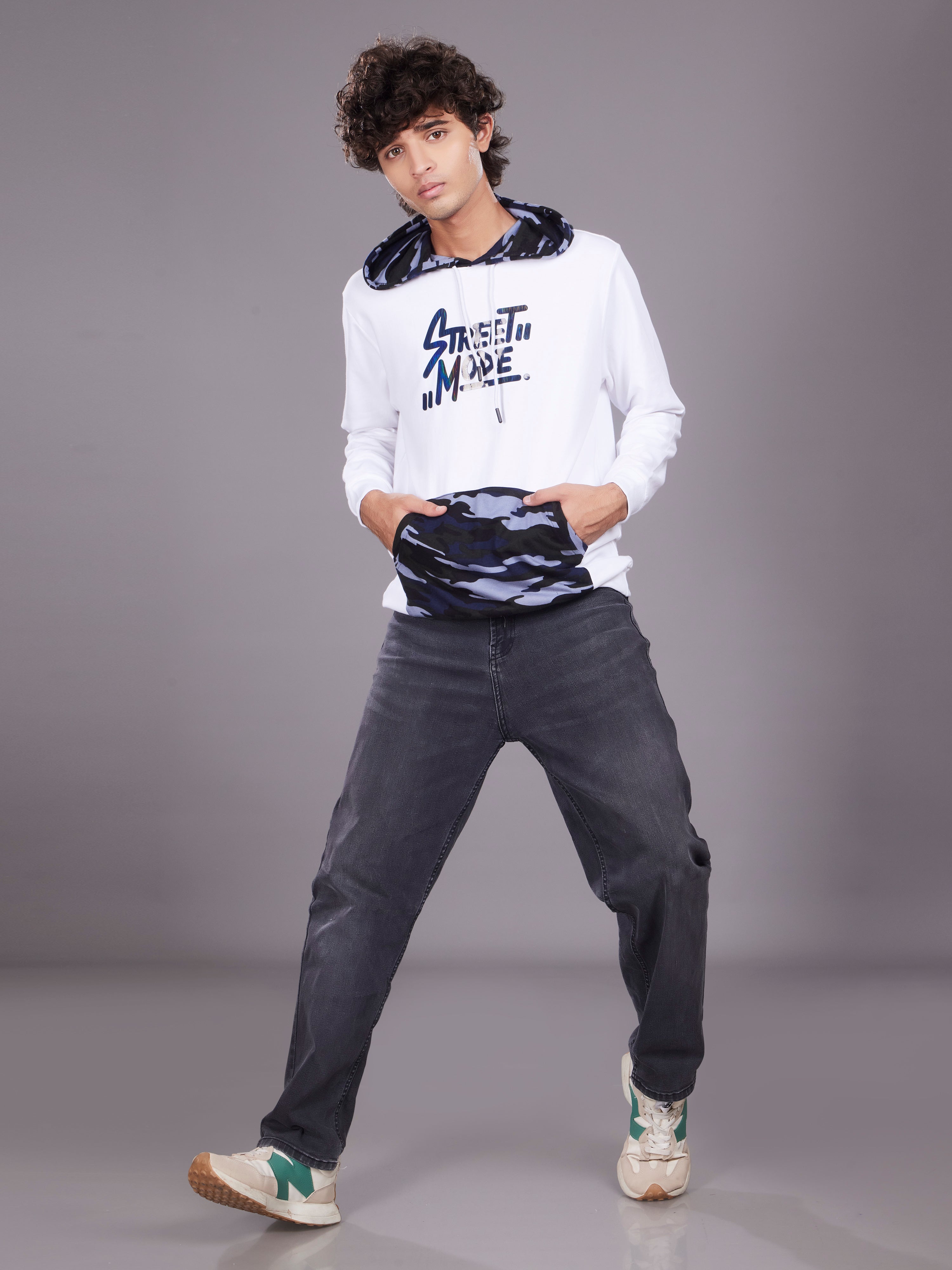 Sweatshirt-White & Camo