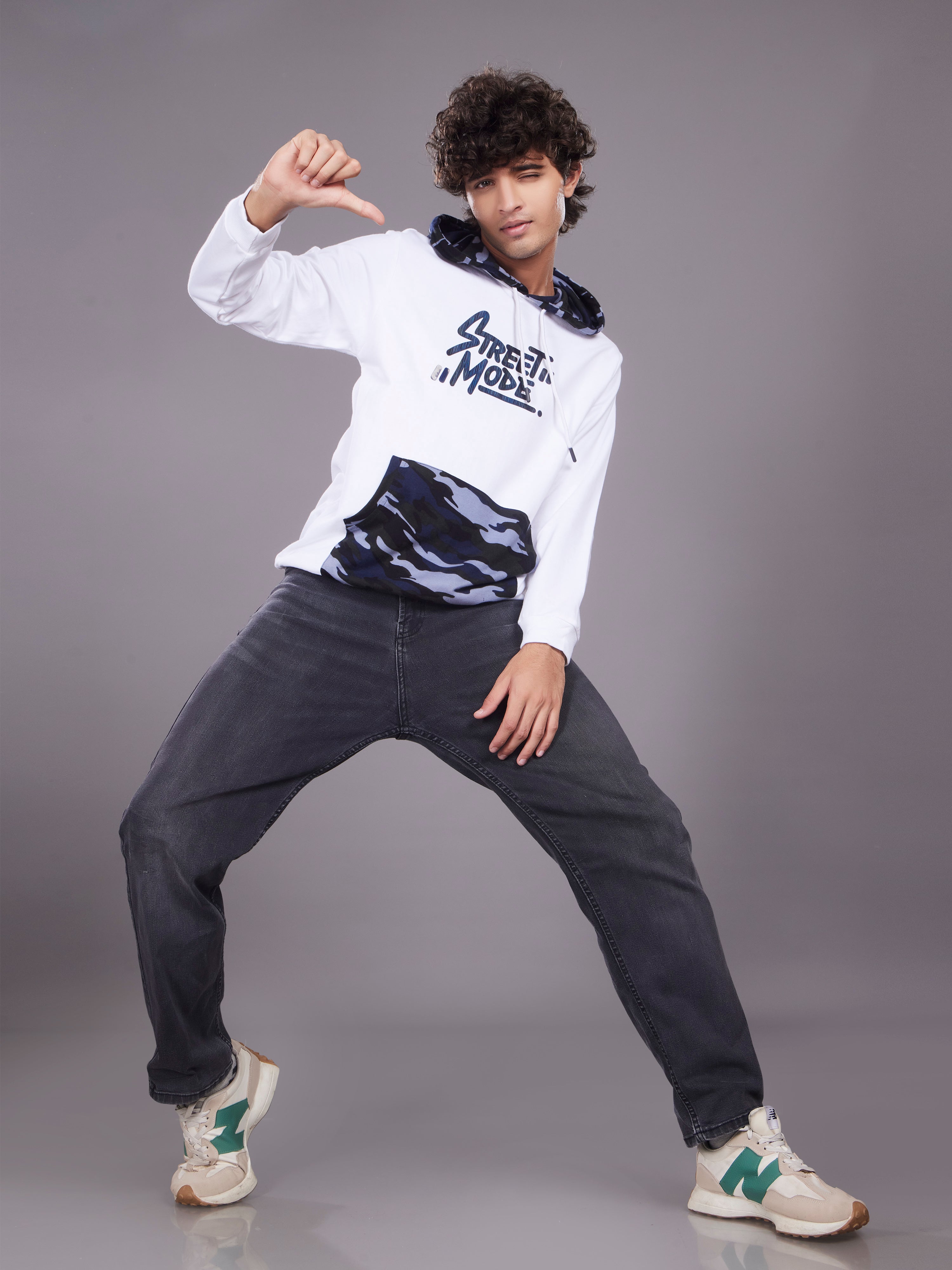 Sweatshirt-White & Camo