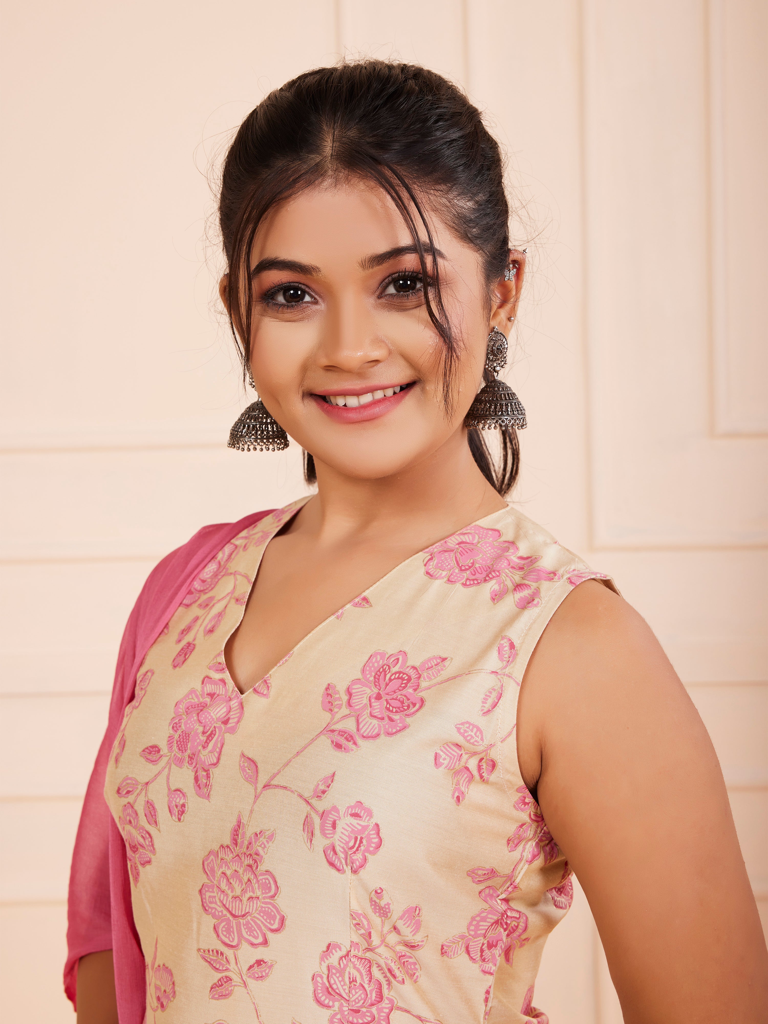 Girls Ethnic Floral Kurta and Gharara Set – Pink