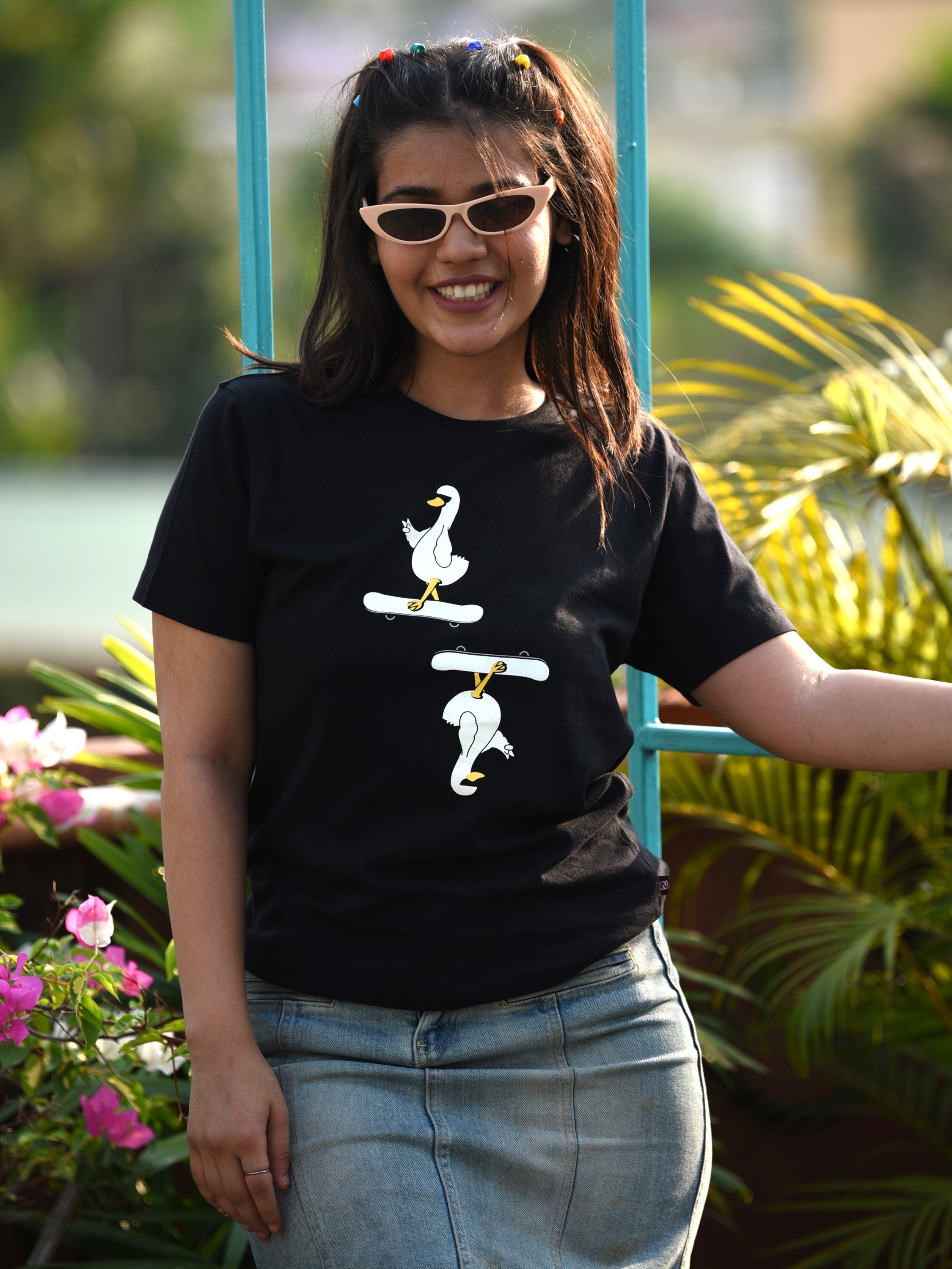 TeenTrums Unisex graphic T-shirt - Duck on skateboard - Black